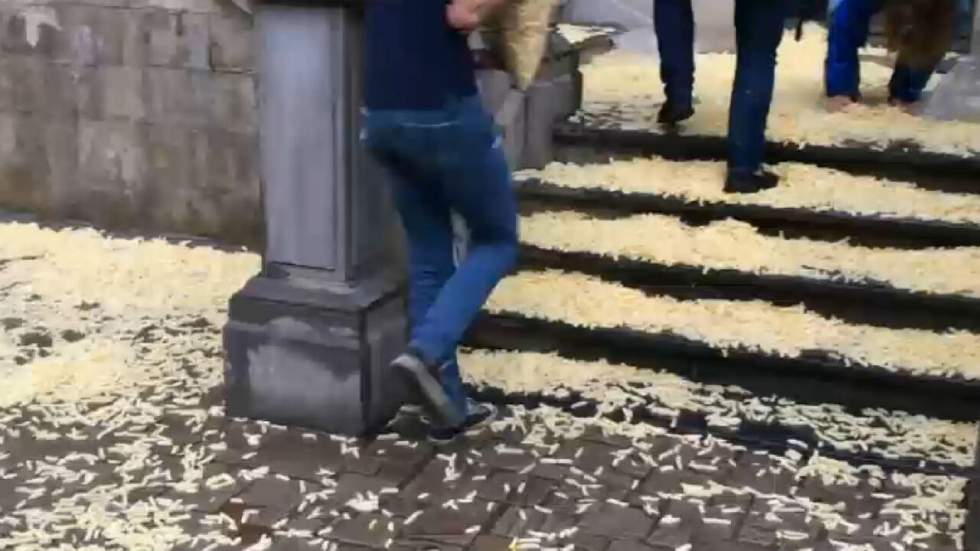 Deux tonnes de frites déversées à Gand : ces manifestants en ont gros sur la patate