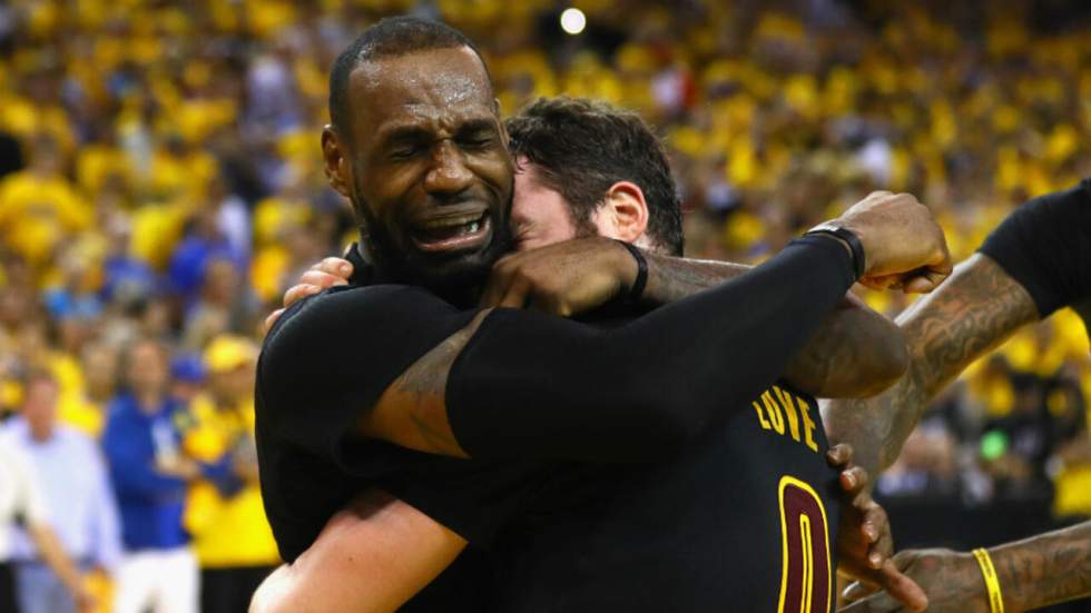 Les Cleveland Cavaliers de LeBron James créent la surprise en remportant le titre NBA