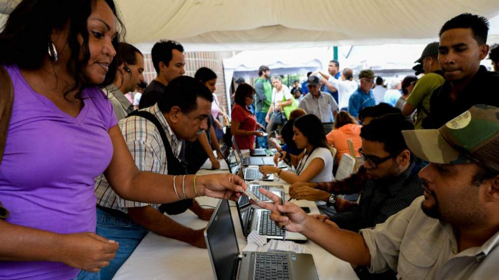 Venezuela : files d'attente pour soutenir le référendum anti-Maduro