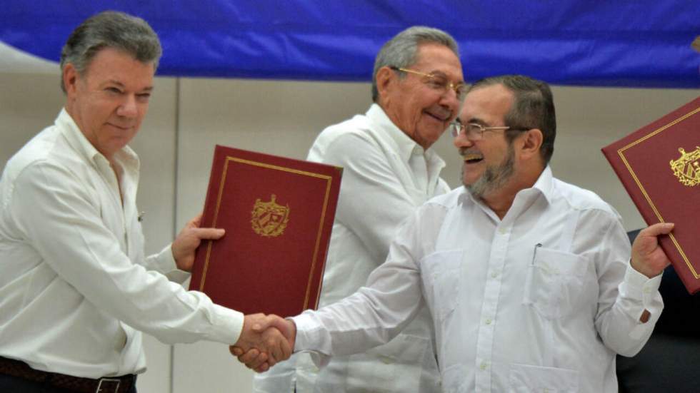 Colombie : les Farc et le gouvernement signent un accord de cessez-le-feu