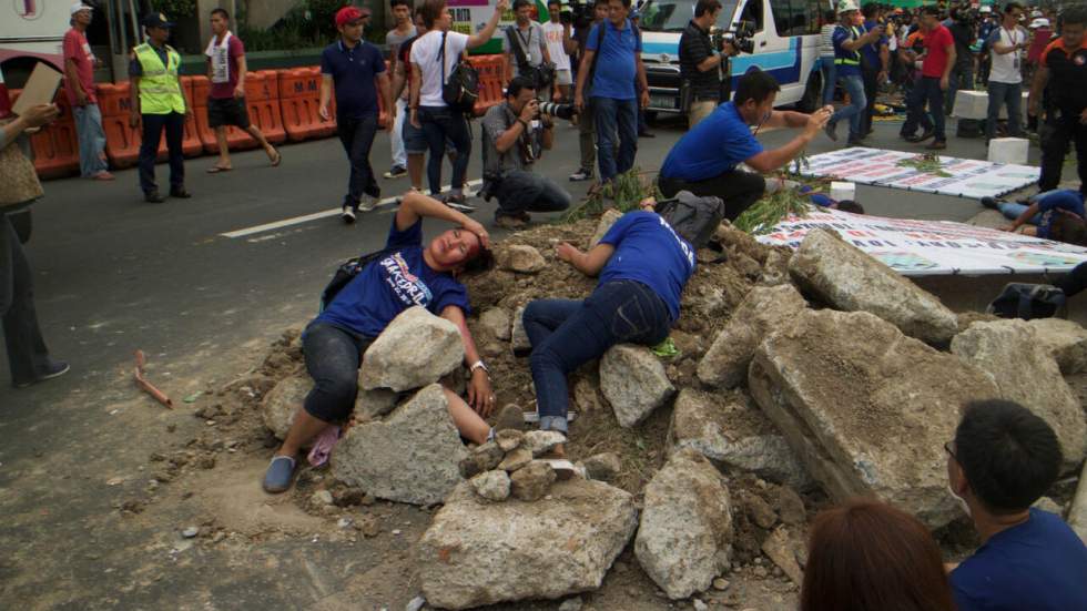 Aux Philippines, une simulation de tremblement de terre prend des allures d'apocalypse