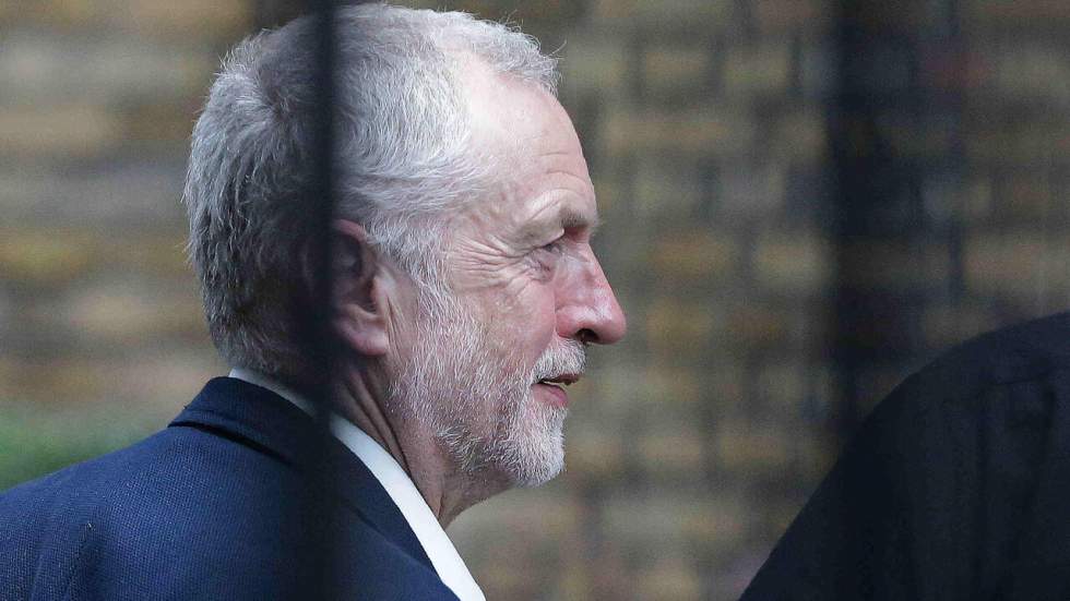 Malgré une motion de défiance, le chef du Labour Jeremy Corbyn refuse la démission