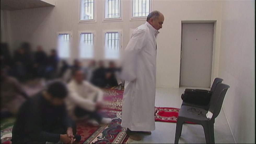 Face à la radicalisation dans les prisons, la France fait appel aux aumôniers musulmans Face à la radicalisation dans les prisons, la France fait appel aux aumôniers musulmans