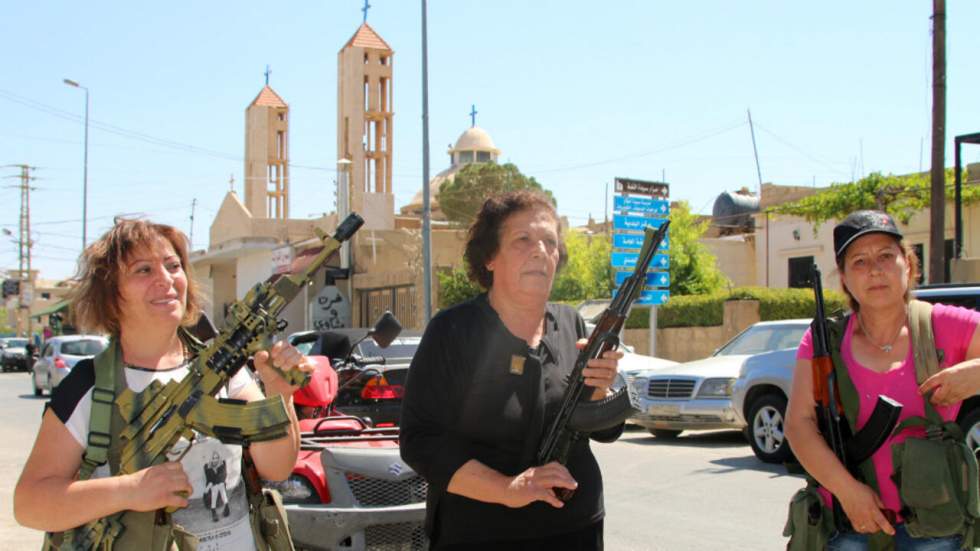 Vidéo : ciblés par des attentats-suicides, les habitants du village libanais d'Al-Qaa prennent les armes