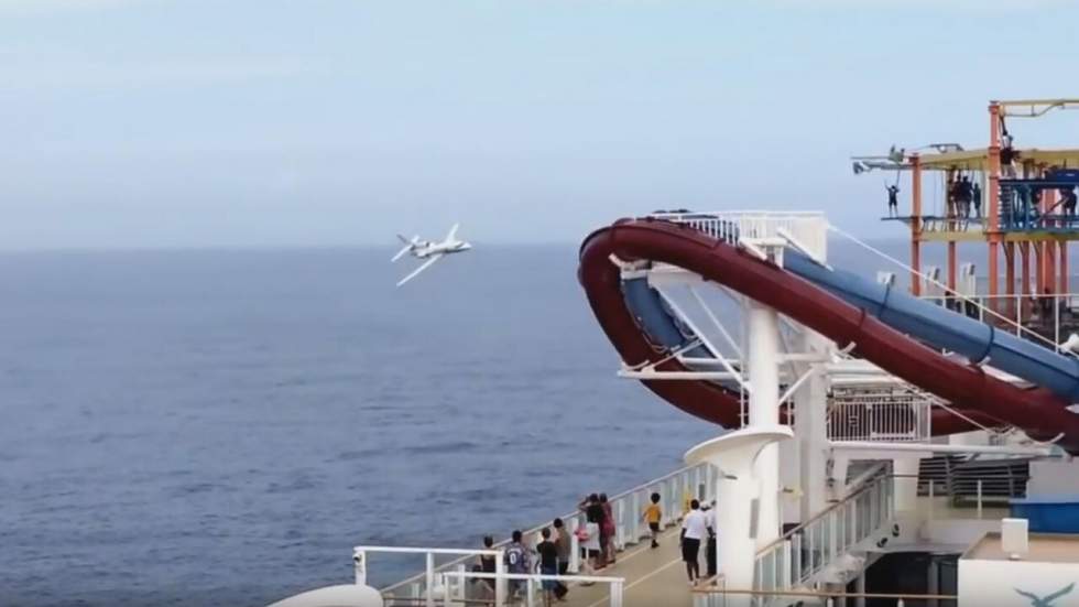 Vidéo : un avion Falcon frôle dangereusement un paquebot de croisière près des Bermudes Vidéo : un avion Falcon frôle dangereusement un paquebot de croisière près des Bermudes