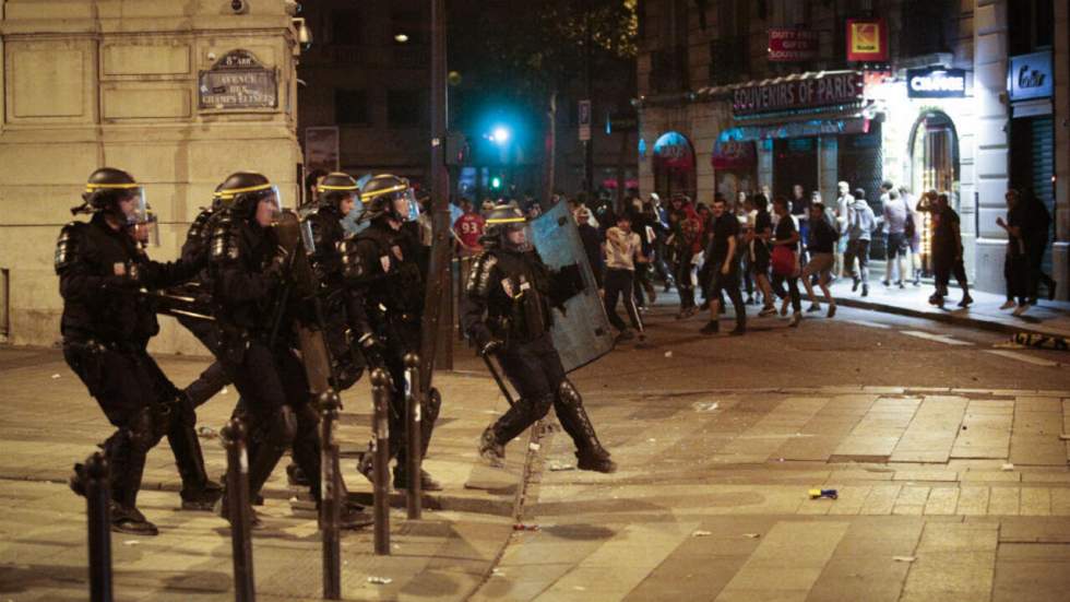 Euro-2016 : la Tour Eiffel ferme un jour après la cinquantaine d'interpellations aux abords de la fan-zone