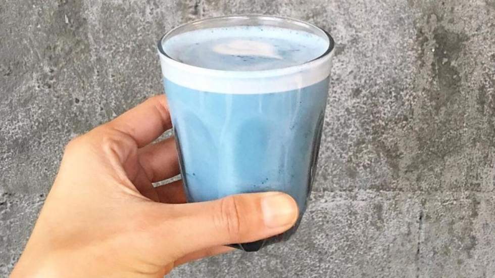 Il ne manquait plus que lui : le latte bleu débarque en Australie