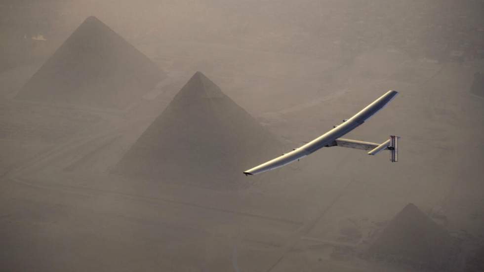 L'avion solaire Solar Impulse 2 atterrit en Égypte, avant-dernière étape de son tour du monde