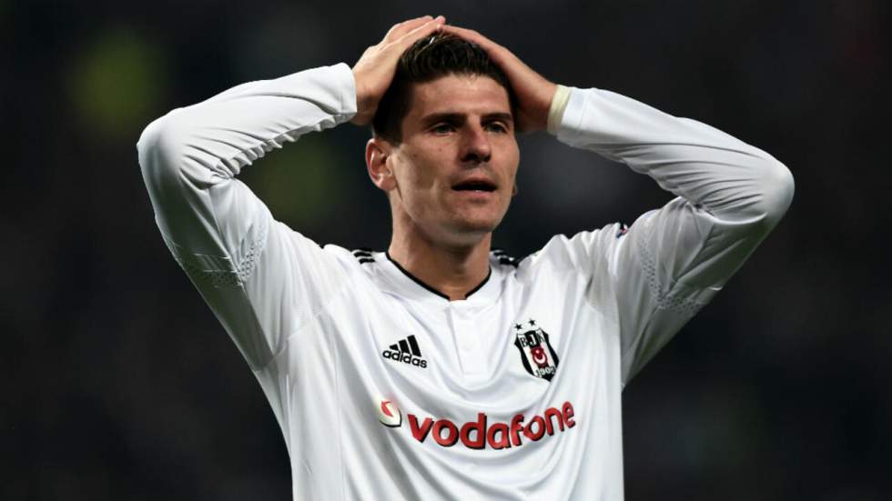 Après la tentative de coup d'État en Turquie, le footballeur Mario Gomez quitte le Besiktas