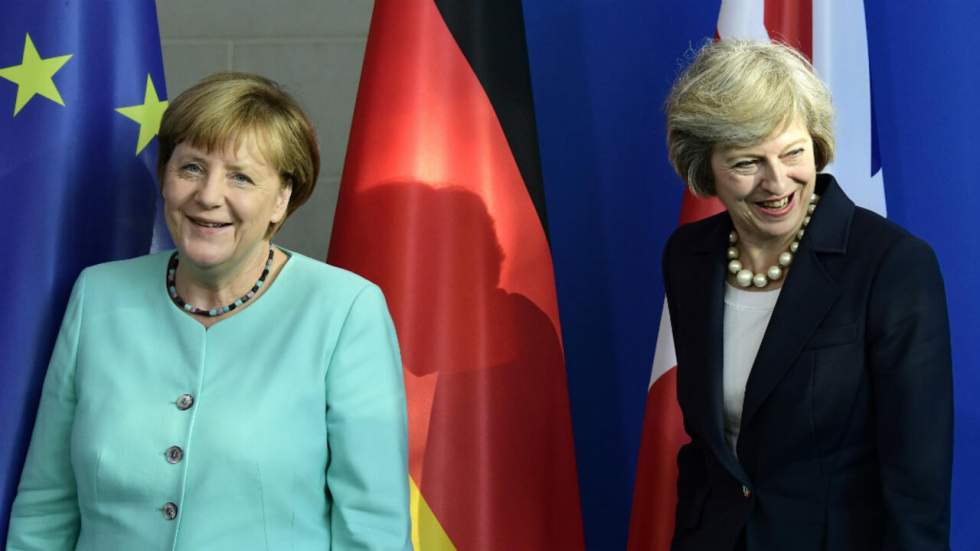 Royaume-Uni : après sa visite à Berlin, Theresa May rencontre François Hollande à Paris