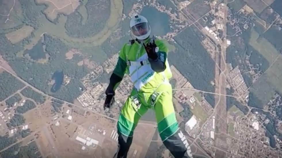 Sauter sans parachute : le pari fou de l'Américain Luke Aikins