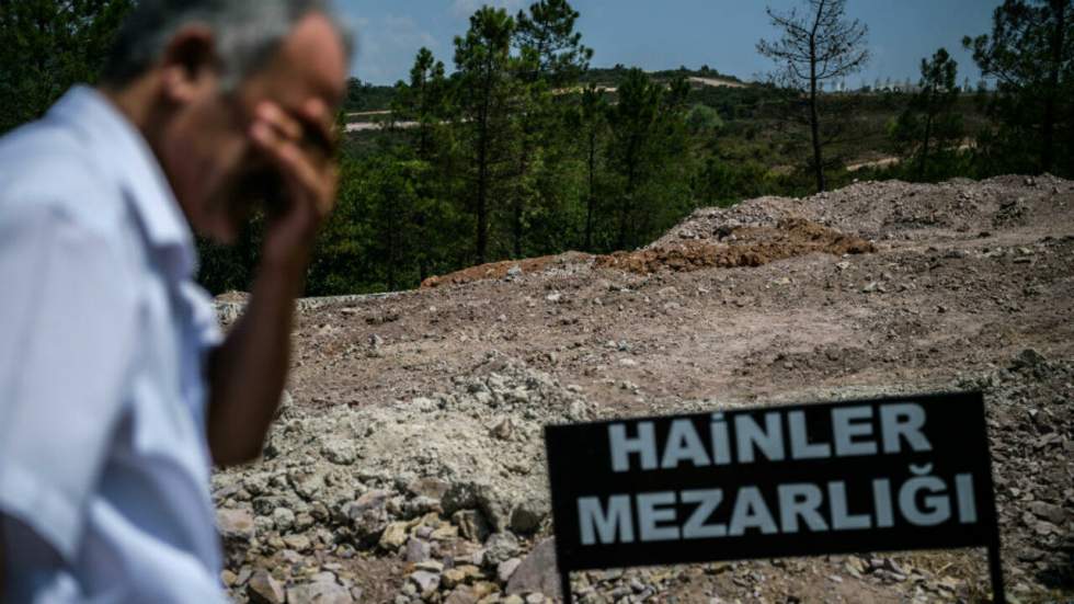 Vidéo : en Turquie, un cimetière spécial pour les "traîtres" putschistes Vidéo : en Turquie, un cimetière spécial pour les "traîtres" putschistes
