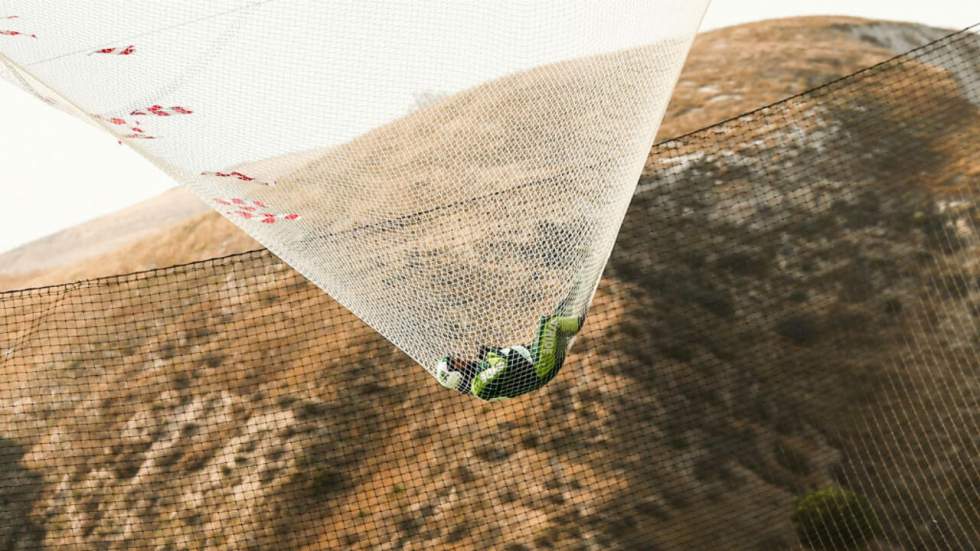 Vidéo : l'Américain Luke Aikins réussit son saut sans parachute