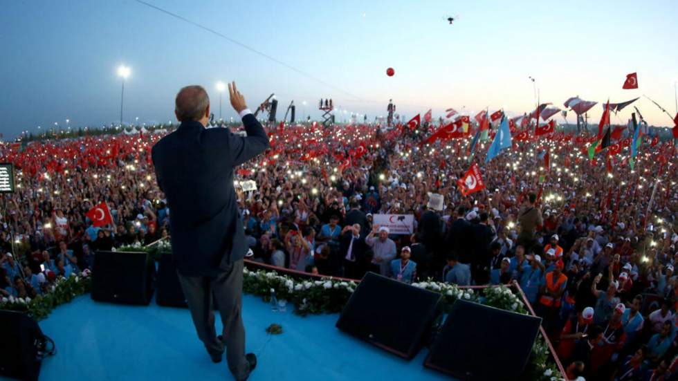 Turquie : démonstration de force d'Erdogan avec une manifestation géante à Istanbul