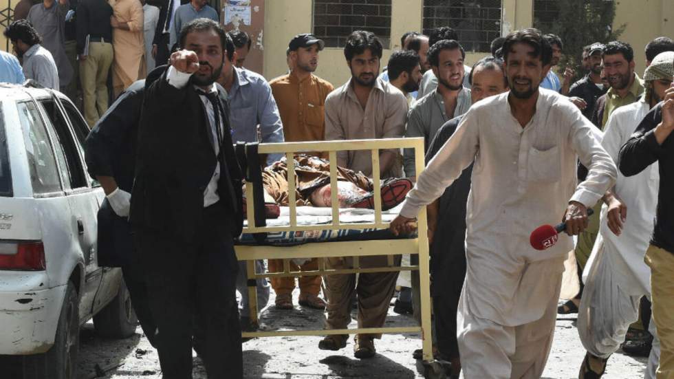 Pakistan : au moins 70 morts dans un attentat à la bombe perpétré dans un hôpital Pakistan : au moins 70 morts dans un attentat à la bombe perpétré dans un hôpital