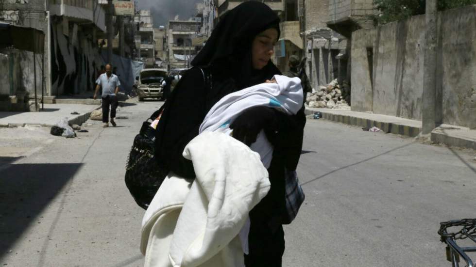 Syrie : à Minbej, des centaines d'otages de l'EI se sont échappés, d'autres ont été relâchés Syrie : à Minbej, des centaines d'otages de l'EI se sont échappés, d'autres ont été relâchés