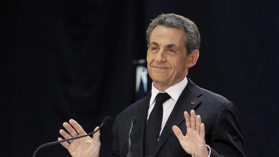 Sarkozy est candidat à la primaire mais on retient surtout le "t" rouge dans le titre de son livre