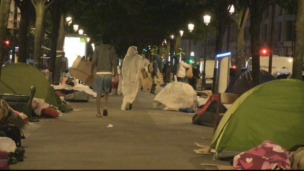 Crise des migrants : la rue, point de passage obligé pour les demandeurs d'asile à Paris? Crise des migrants : la rue, point de passage obligé pour les demandeurs d'asile à Paris?