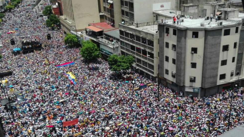 Le Venezuela expulse plusieurs journalistes étrangers, dont l'envoyée spéciale du "Monde"