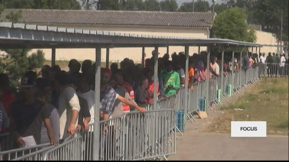 Vidéo : dans la "jungle" de Calais, où les migrants continuent de s’entasser