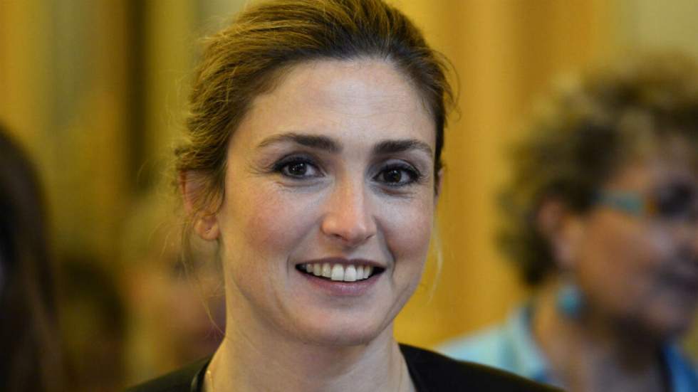 Le gouvernement lance une campagne contre le sexisme parrainée par Julie Gayet