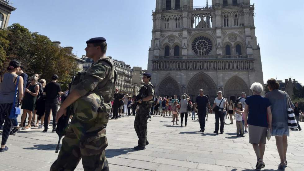 Tentative d’attentat à Notre-Dame de Paris : une première suspecte mise en examen et écrouée