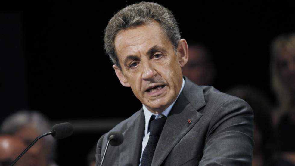 En campagne, Nicolas Sarkozy durcit le ton et prend de court le FN