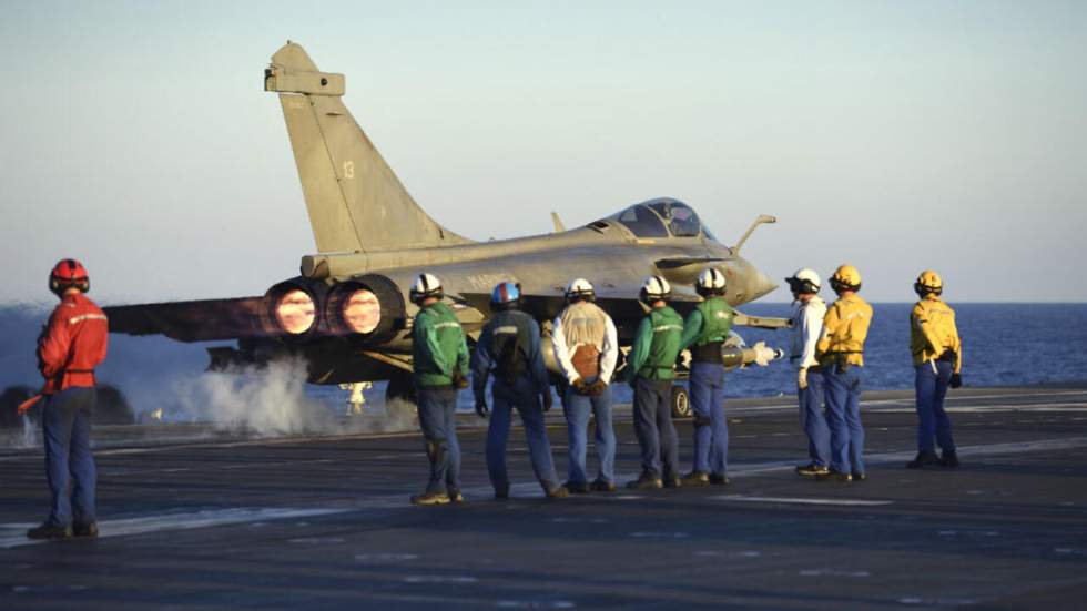 Nouvelles opérations contre l'EI lancées depuis le porte-avions Charles de Gaulle Nouvelles opérations contre l'EI lancées depuis le porte-avions Charles de Gaulle