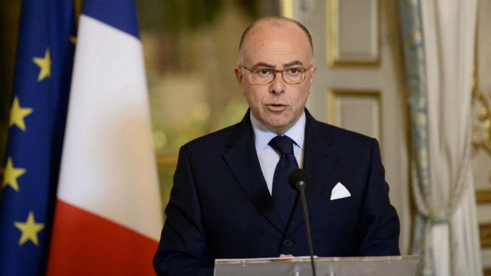 Cazeneuve présente un "plan de sécurité publique" pour dissiper la colère des policiers