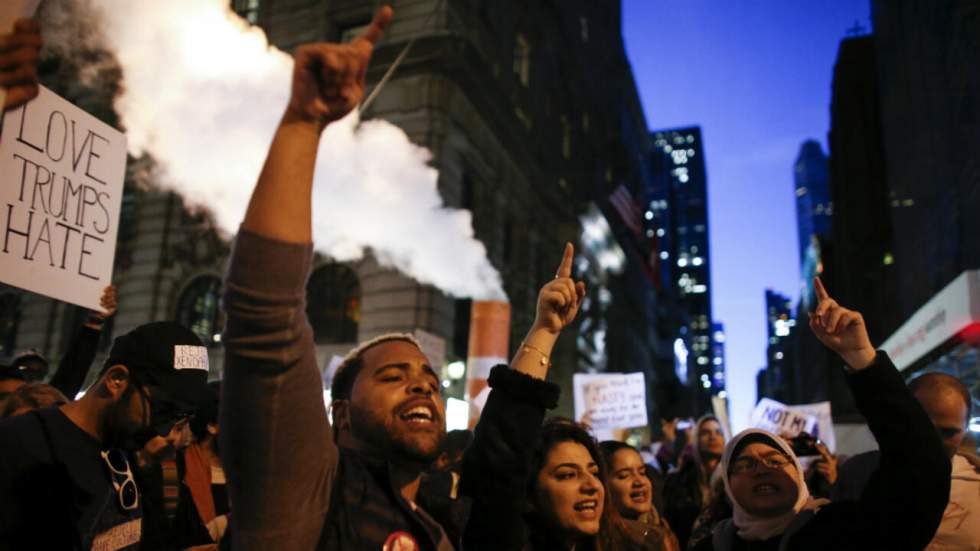 Manifestations de dizaines de milliers de personnes contre le président élu Donald Trump