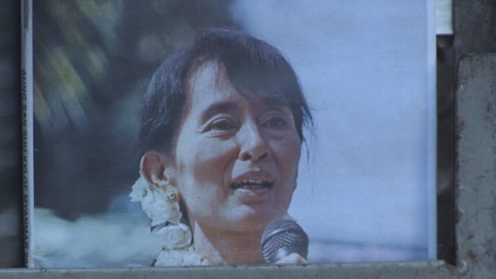 Un an après la victoire d’Aung San Suu Kyi, la Birmanie entre optimisme et déception Un an après la victoire d’Aung San Suu Kyi, la Birmanie entre optimisme et déception