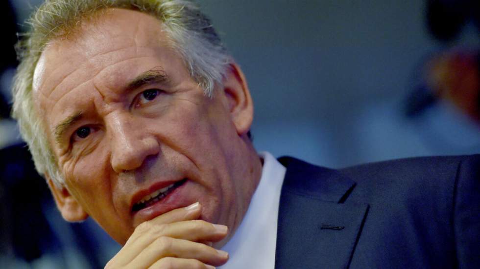 Bayrou juge le programme de Fillon "dangereux" et reste "libre de ses choix"