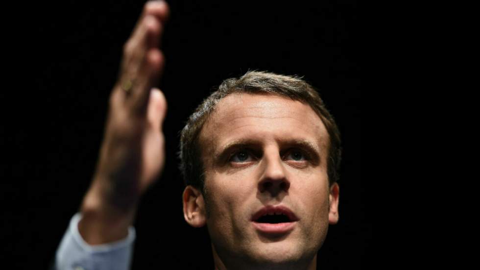 Dans son livre "Révolution", Macron se pose en recours contre le Front national