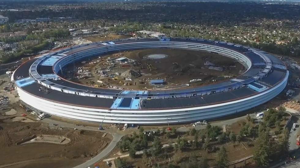 Une nouvelle vidéo tournée au drone prouve que le prochain campus d'Apple est une forteresse du futur