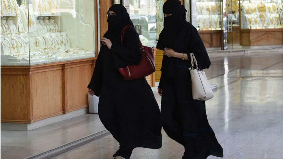 Une Saoudienne menacée sur Twitter pour s'être promenée sans son voile Une Saoudienne menacée sur Twitter pour s'être promenée sans son voile