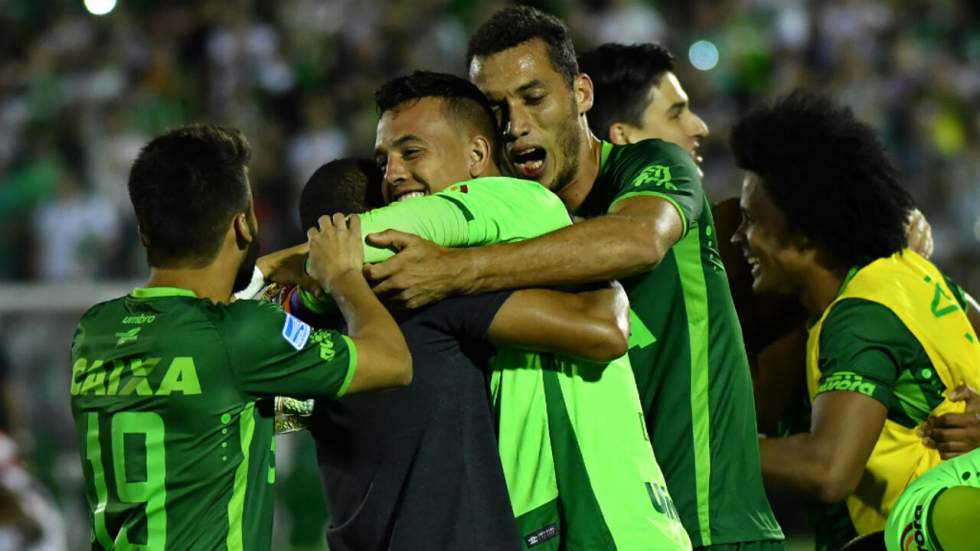 La Copa Sudamericana attribuée à l'équipe brésilienne décimée de Chapecoense