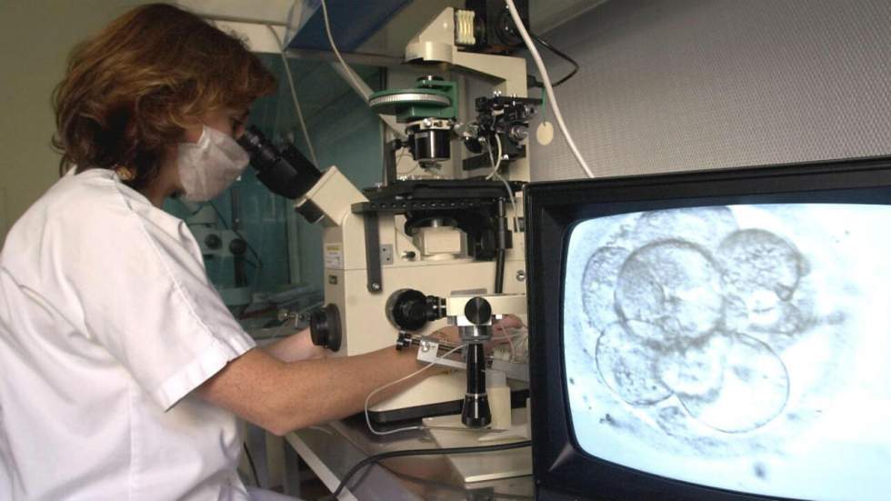 Le Royaume-Uni devient le premier pays à autoriser la conception de bébés à partir de trois ADN Le Royaume-Uni devient le premier pays à autoriser la conception de bébés à partir de trois ADN