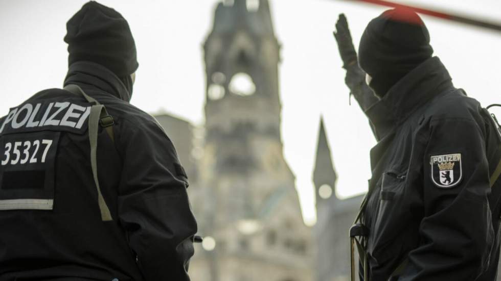 Attentat de Berlin : "La revendication de l'EI est inhabituelle pour un suspect en fuite"