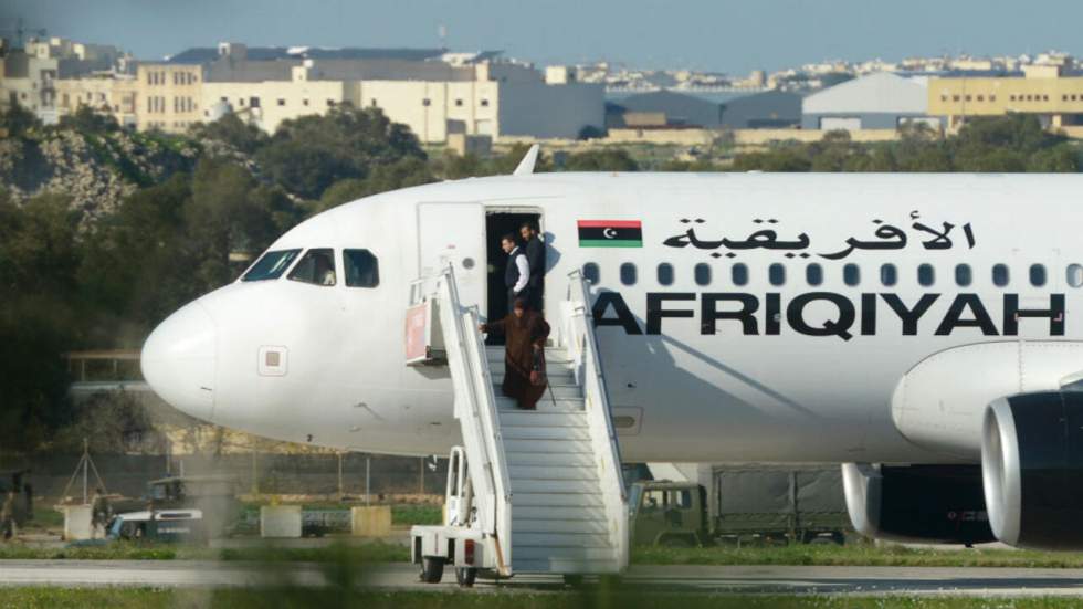 Avion libyen détourné vers Malte : les deux pirates de l'air se sont rendus Avion libyen détourné vers Malte : les deux pirates de l'air se sont rendus