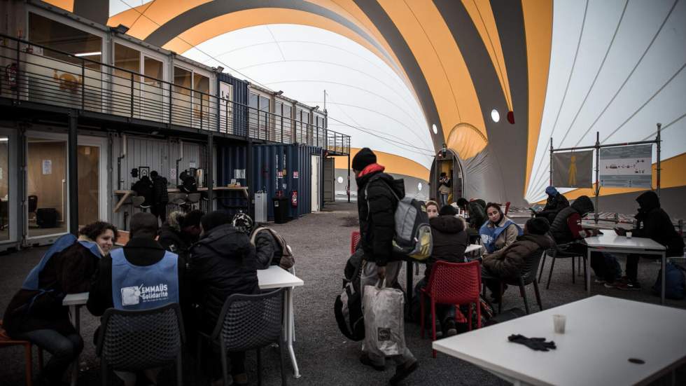 Migrants : le centre humanitaire de Paris sous le feu des critiques