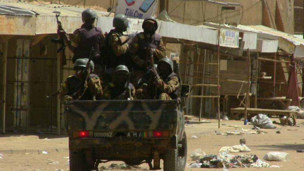 Mali : des dizaines de morts dans un attentat contre un camp militaire à Gao