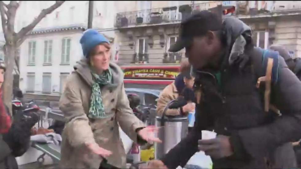 Vidéo : pour les aider à supporter le froid, des Parisiens offrent des petits-déjeuners aux migrants