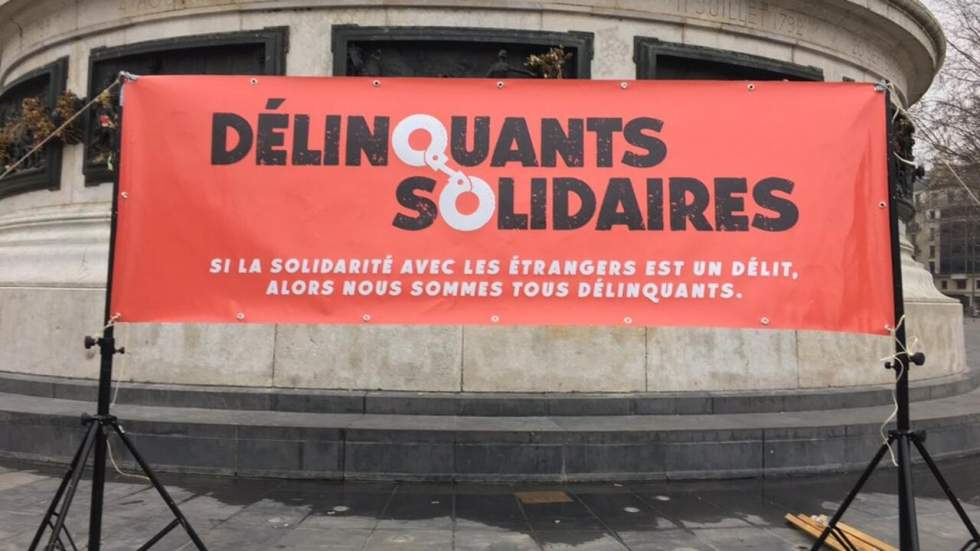 Rassemblement à Paris pour dénoncer le délit de solidarité avec les migrants