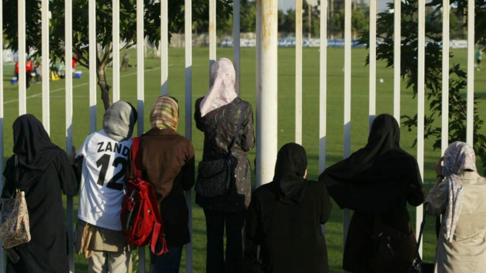 Des Iraniennes déguisées en garçons arrêtées pour avoir voulu entrer dans un stade