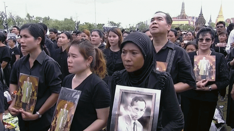 Vidéo : la Thaïlande orpheline de son roi adulé, Bhumibol