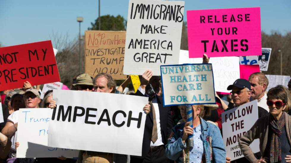 Vidéo : aux États-Unis, une pétition réclame l'impeachment de Donald Trump Vidéo : aux États-Unis, une pétition réclame l'impeachment de Donald Trump