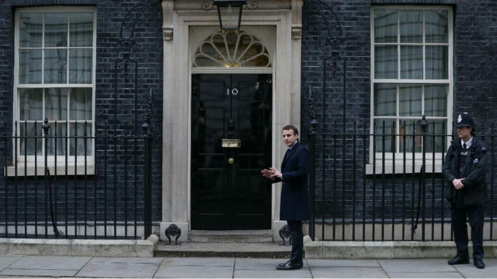 Brexit : "Une sortie est une sortie", affirme Emmanuel Macron à Theresa May