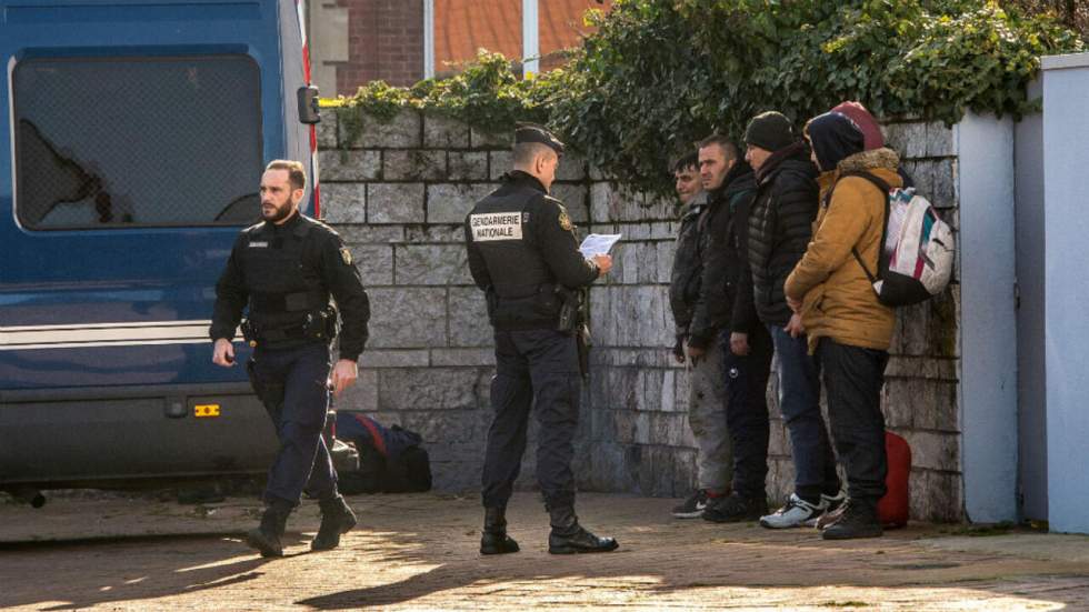 Calais interdit la distribution de repas aux migrants, un arrêté "inhumain" pour les associations Calais interdit la distribution de repas aux migrants, un arrêté "inhumain" pour les associations