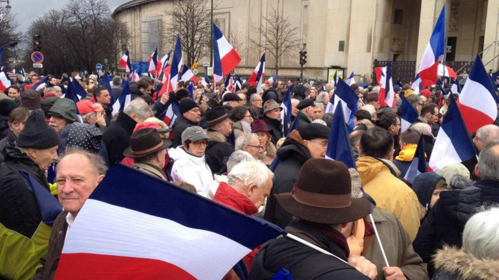 Les pro-Fillon affirment s'être déplacés au Trocadéro pour le "respect de la démocratie"