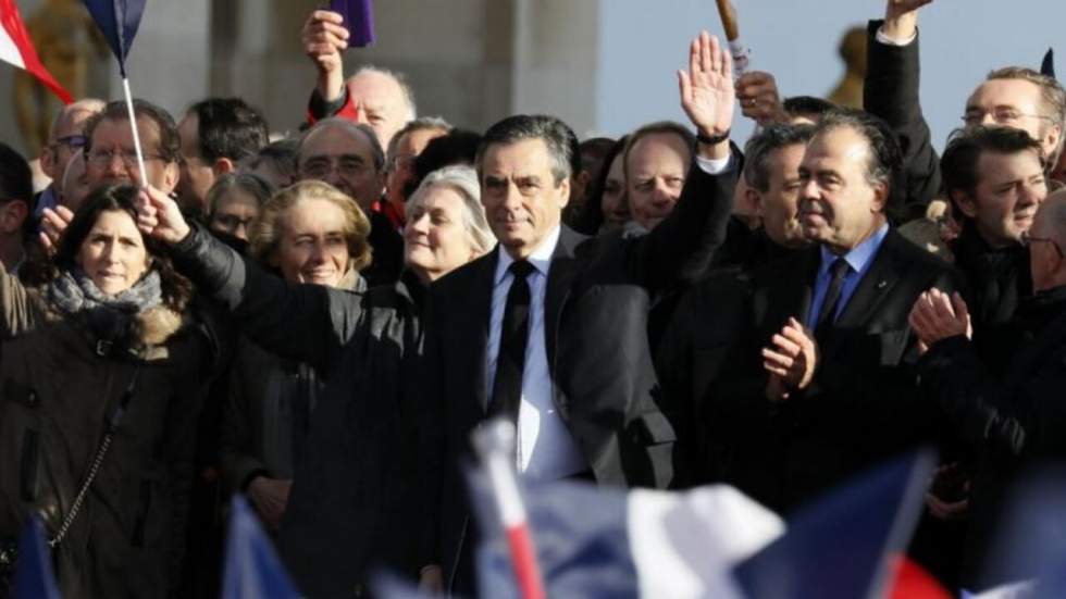 Renoncera, renoncera pas ? François Fillon brouille les pistes au Trocadéro... sans faire marche arrière Renoncera, renoncera pas ? François Fillon brouille les pistes au Trocadéro... sans faire marche arrière